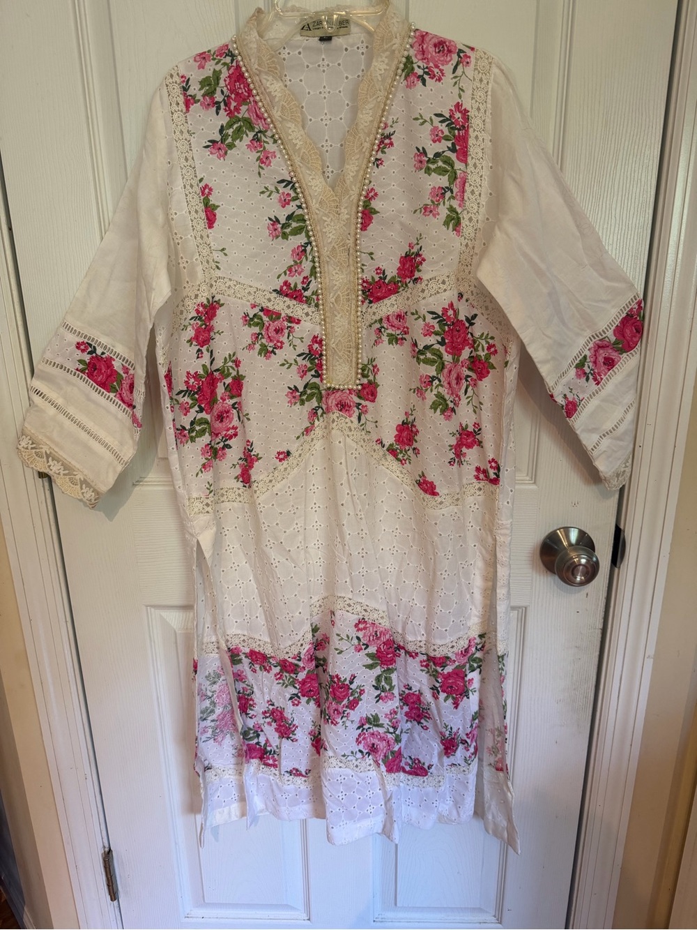 Chikenkari kurti
